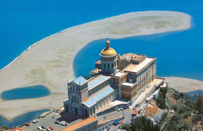 Villetta Nella Baia Фурнари Екстериор снимка
